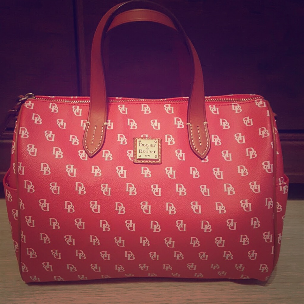 Dooney & Bourke (Satchel) *like new*